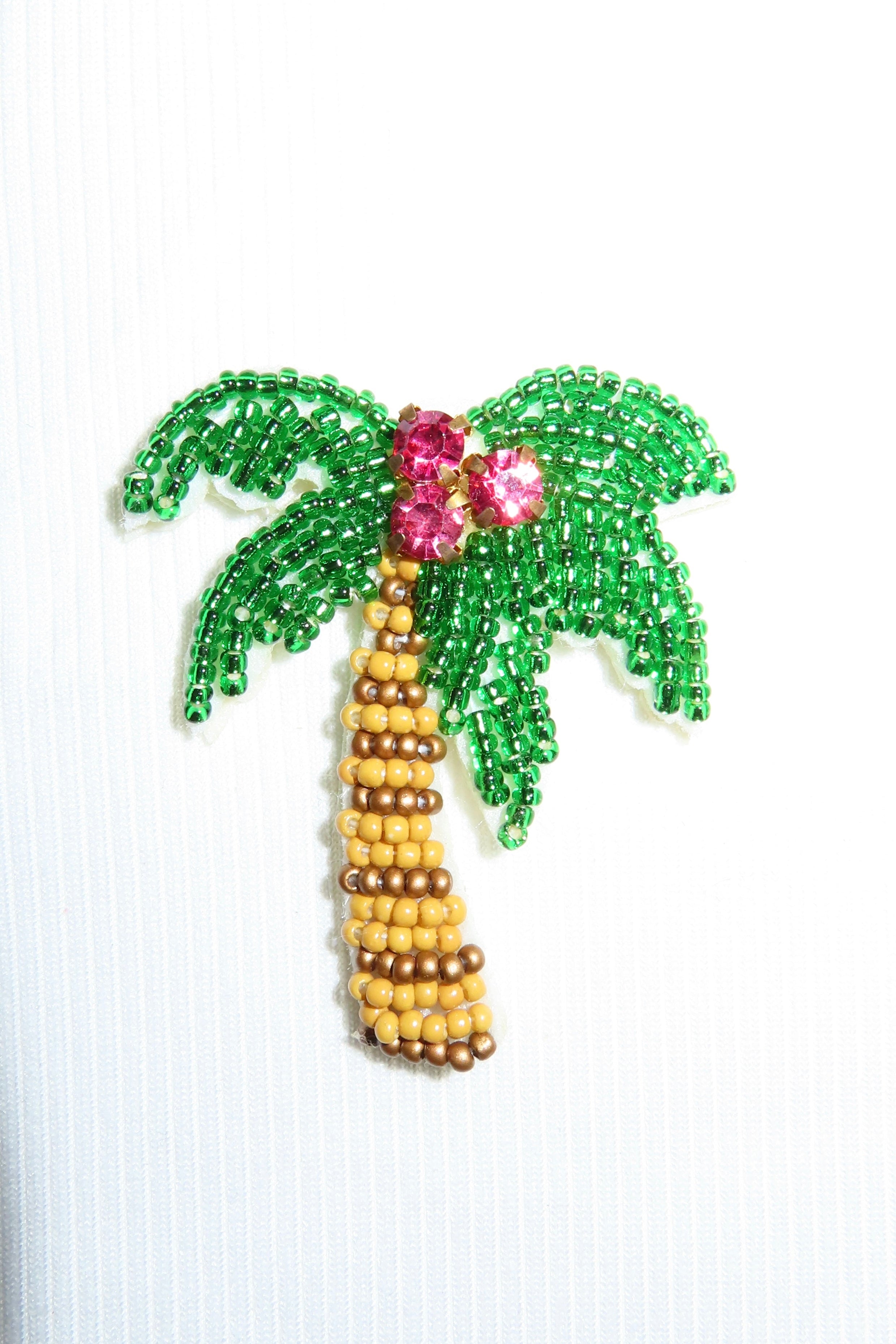 Green palm tree patch